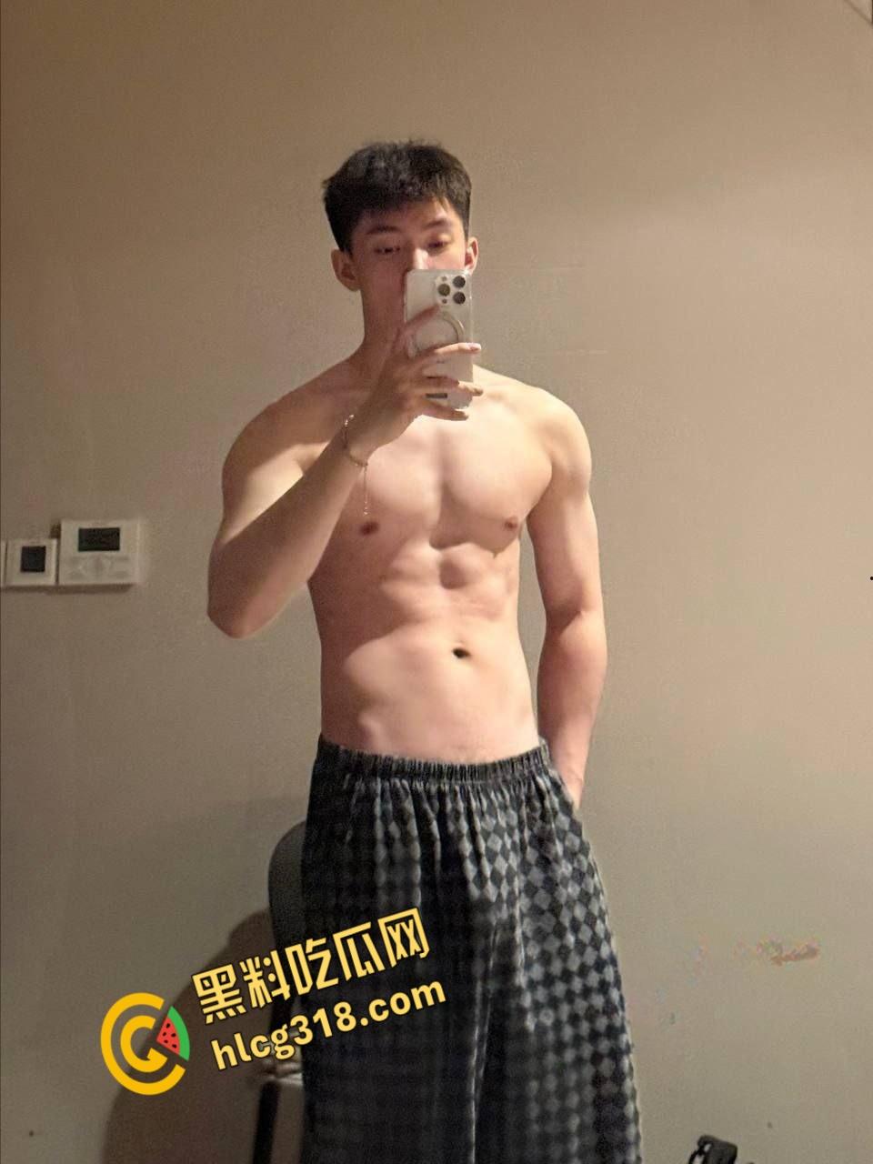 抖音男模约炮女粉丝,黑丝开裆裤性感小翘臀,后入猛猛打桩无套内射!-3