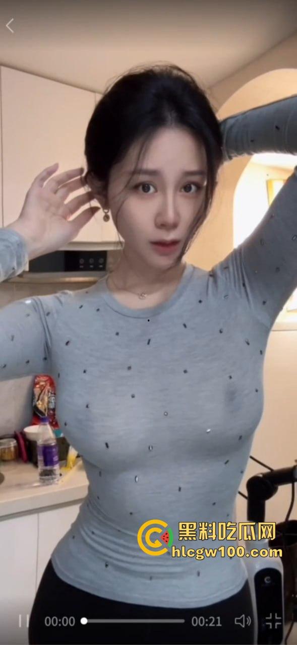 杭州健身教练『Monica』闲鱼大尺度卖二手衣,白花花大奶晃到天花板,不穿内衣拍视频惹圣母举报太可惜!-9