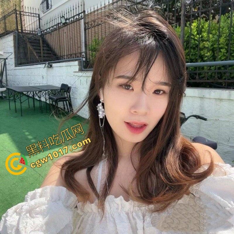 河北保定学生情侣激情视频曝光：深喉与翘臀齐飞，镜头火辣贴身捕捉每寸肉体交融，画面刺激直击原始欲望-1