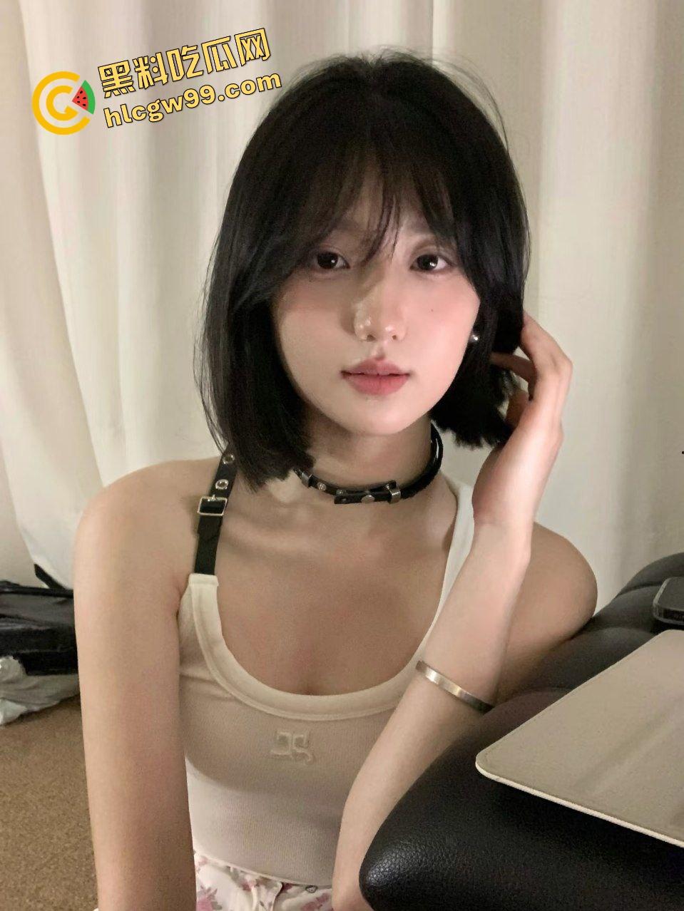 浙江艺术职业清纯小太妹【曲婉怡】私拍解衣诱惑露奶不雅,跳蛋硅胶仙女棒淫荡插逼!独家流出!-3