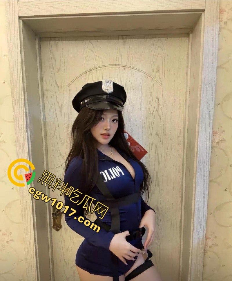 抖音颜值主播【悲伤以期】服侍榜一大哥视频遭泄密!情趣内衣跪舔金主巨屌,被按头强制深喉!视频曝光后直接销号跑路!-3