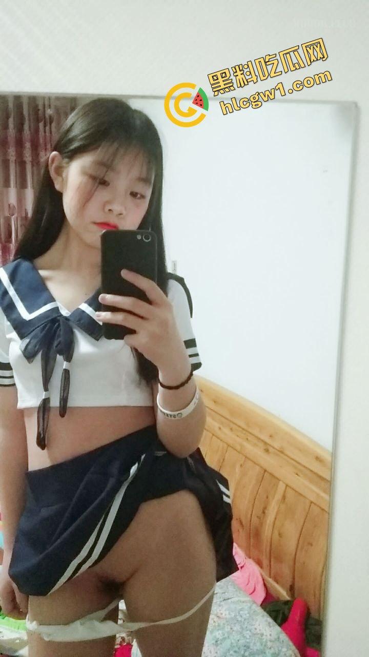 浏阳职业中专高三小骚货『李萱怡』放假在家发骚露奶自拍 狠狠玩弄骚逼 独家曝光!-1