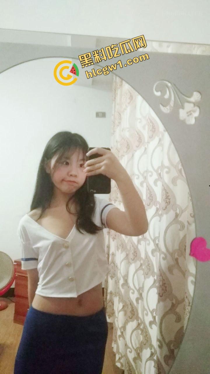 浏阳职业中专高三小骚货『李萱怡』放假在家发骚露奶自拍 狠狠玩弄骚逼 独家曝光!-3