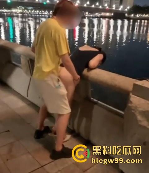 绿帽届天花板!【宇宙的琴弦】让同学在广州塔操自己的老婆,一边后入一边欣赏小蛮腰夜景,内容炸裂!-2