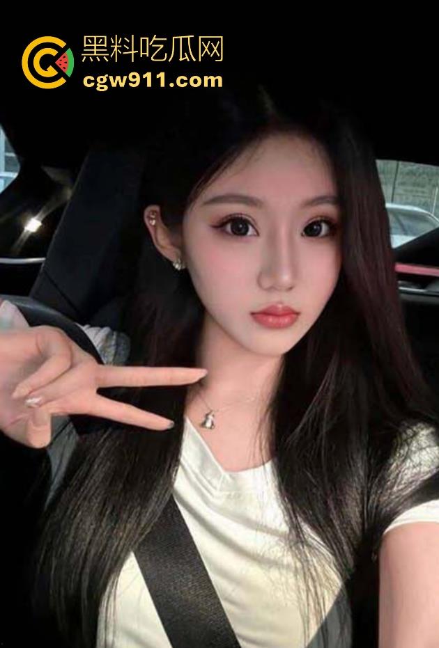 海角乱伦!把穿着黑色情趣内衣的堂妹调教成母狗,淫荡对白花式做爱,无套内射骚穴!-1