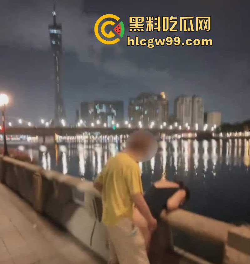 绿帽届天花板!【宇宙的琴弦】让同学在广州塔操自己的老婆,一边后入一边欣赏小蛮腰夜景,内容炸裂!-10