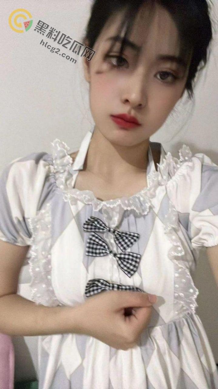 重庆黑森林小骚货与男人做爱视频意外流出!学妹借电脑竟引发全网狂潮!-2