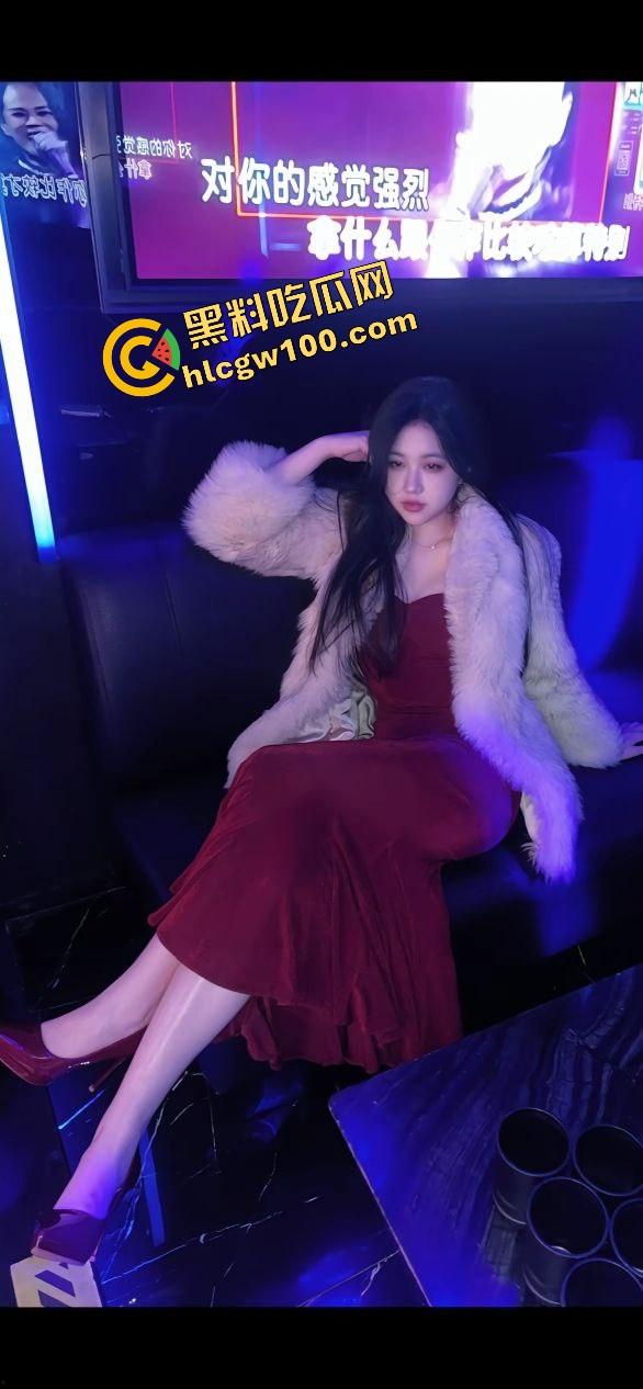 北海宾利富二代爆操丰满骚鸡【周白芸】各样姿势塞满肉棒榨精,爆插白虎淫叫性爱!独家曝光流出!-4