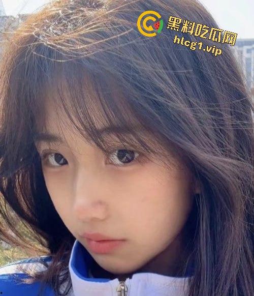 瓜友投稿!约炮深圳实验中学极品嫩妹!蓝白校服清纯白袜各种无套抽插身材绝美!-3