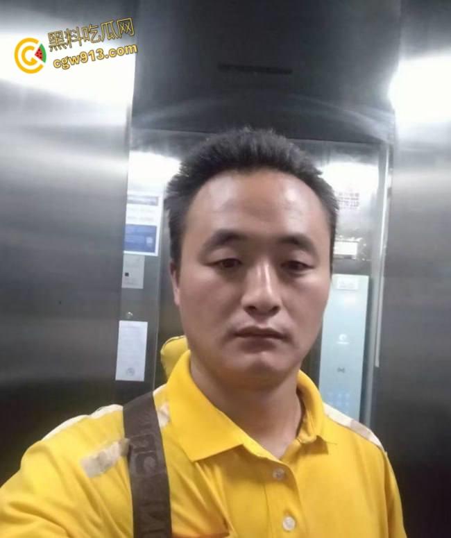 美团送餐快，白嫖更快！小妹怒曝美团大哥白嫖不给钱，拔了鸡巴不认账，聊天记录做爱视频外泄流出 ！-5