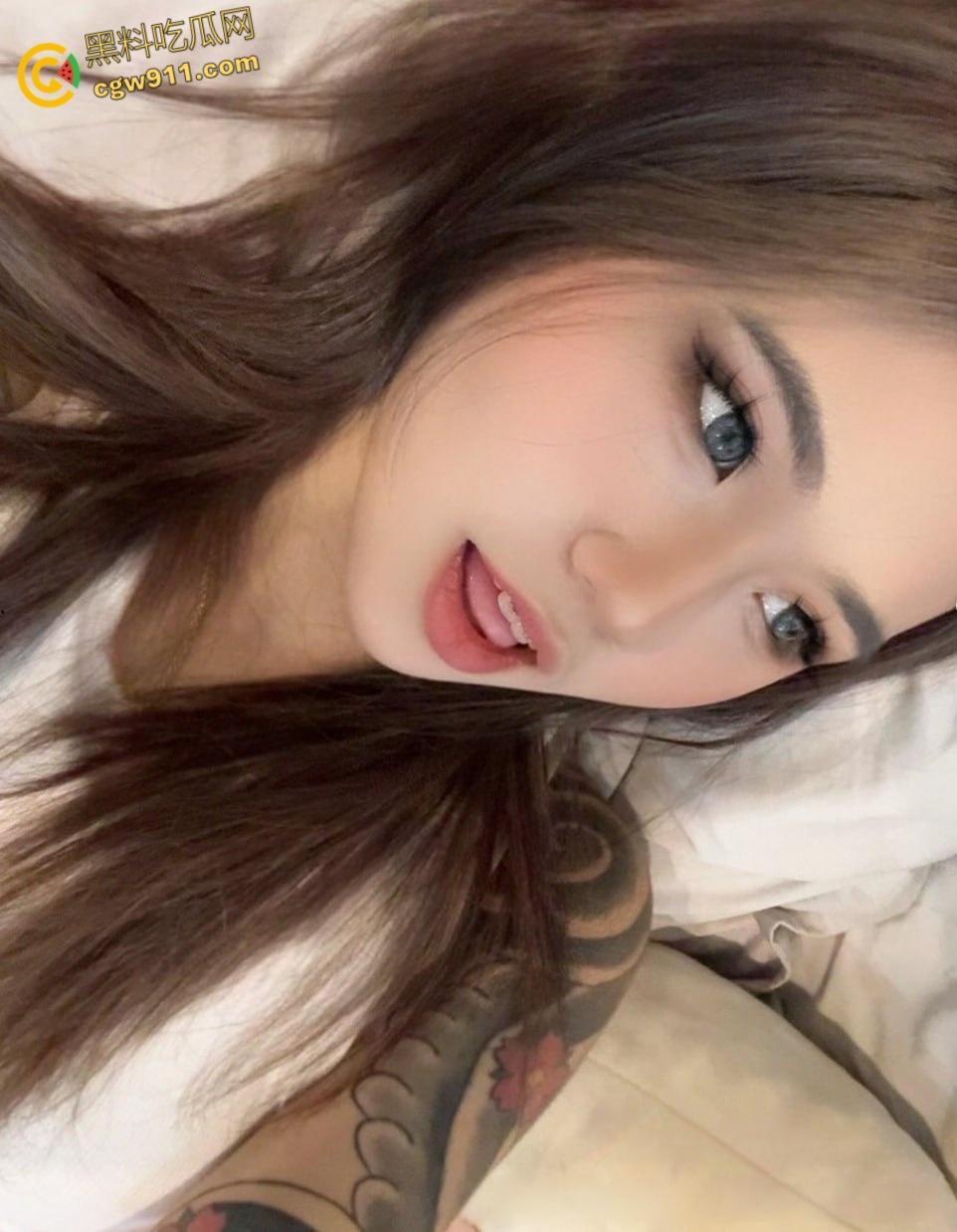 台湾TikTok网红【nats.s】,精神小妹圣诞制服自慰,饥渴母狗跪舔大屌,白虎嫩穴被无套爆操,完美身材极具诱惑力!-4