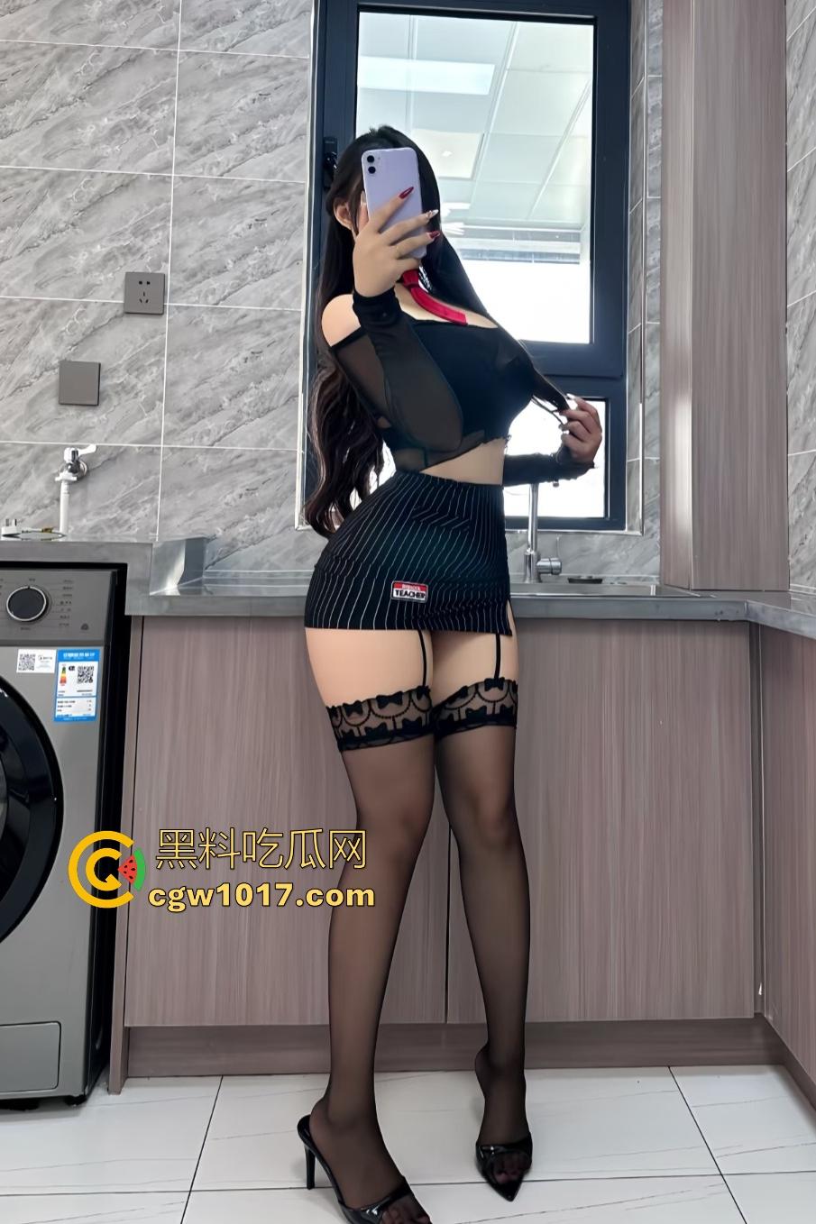 这年头还有女大【王爽】被网调变小母狗!线上露奶还秀自慰,线下被金主夹头口交深喉,口到爽才放行!-1