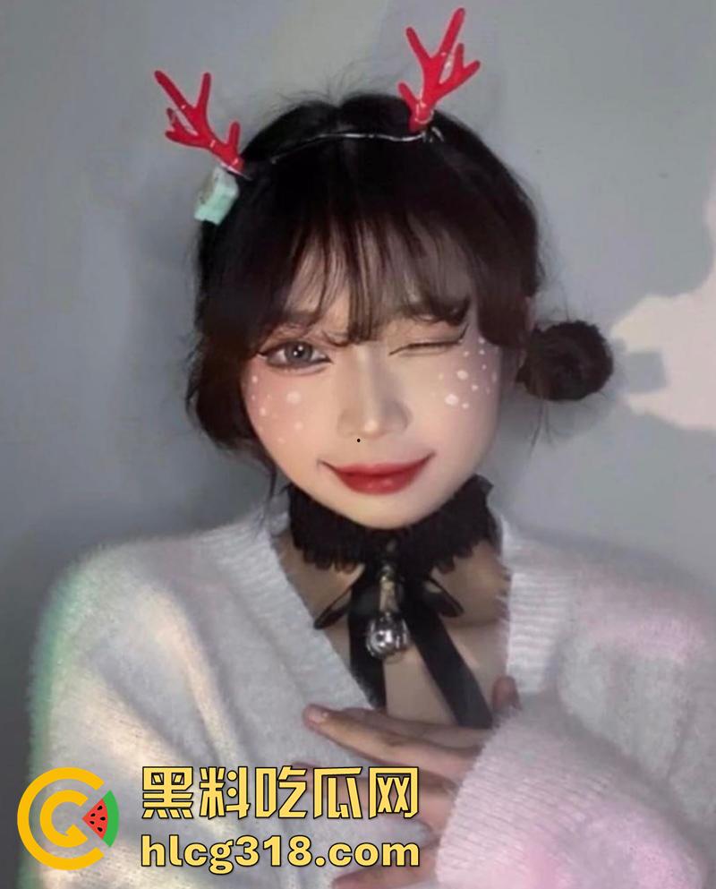 山西大学异物癖母狗【王思琴】,只要一看到粉色就会发骚,一个粉色尾巴肛塞,就能把她变成性奴!-3