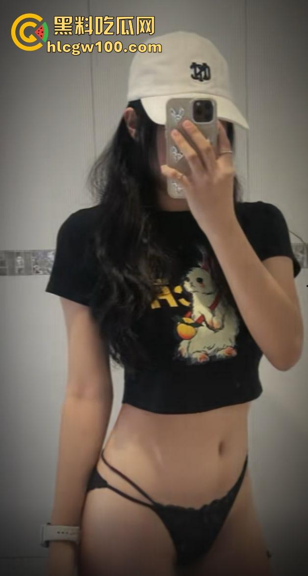 抖音10W粉网红【凯莹】福建骚鸡03年的货,包月3万随便玩,深喉爆操服务满分,有钱人的快乐真他妈让人酸!-3