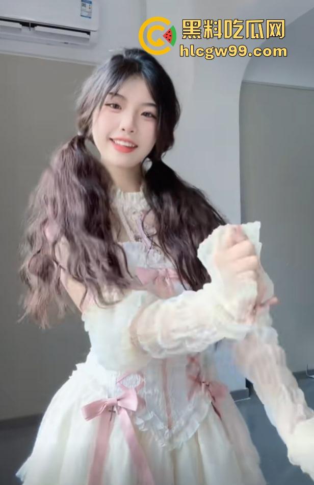 舔狗的梦炮友的床,抖音骚婊『绵绵小蛋糕』绿了兄弟,自己在床上被人操得高潮不断爽的翻白眼!独家曝光!-5