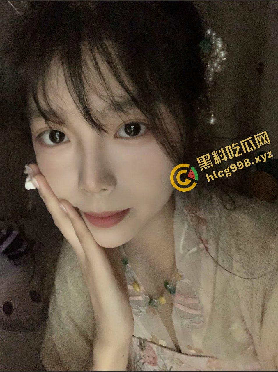 达州中医药职业学院 抖音清纯小网红『大蓉爱吃嘎嘎』线下约炮金主脱衣骚舞 站起来蹬!独家播出!-2