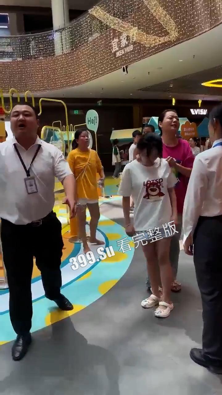 长沙明星幼儿园 老师姜灵 在家长新房鬼混出轨学生爸爸  被女主抓住游街示众  丈夫前来跪地求情认错-12