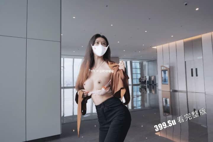 推特 全国可飞的骚逼福利姬 #奶球喵喵 最新户外露出私拍视频精选 场景众多 无视天网系统 肆无忌惮-4