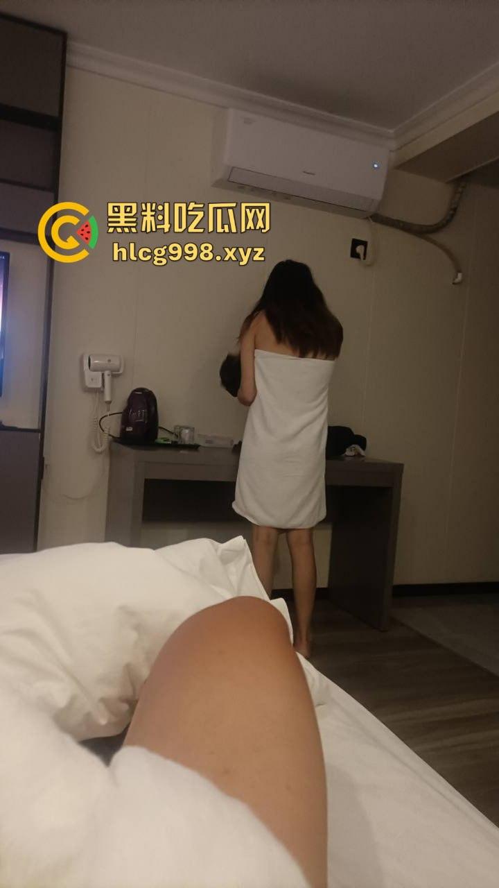 驾校女学员科目三考不过,约教练上酒店亲自指导!结果专心吃鸡巴忘了学科目三,咱抓的是档杆不是老二啊!-9