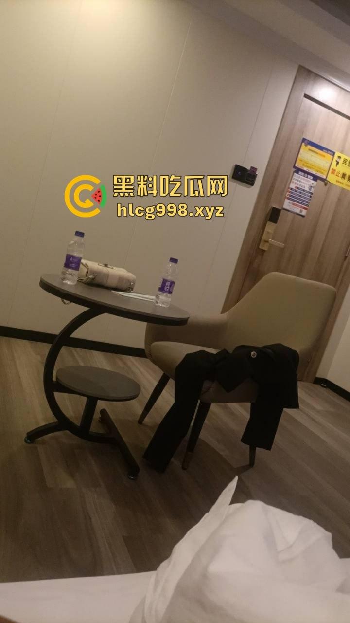 驾校女学员科目三考不过,约教练上酒店亲自指导!结果专心吃鸡巴忘了学科目三,咱抓的是档杆不是老二啊!-15