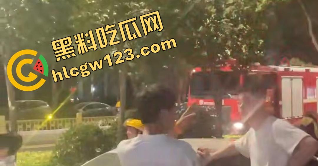 山西运城大哥刚嫖完娼就车祸?大哥刚灌完洗浴妹子出门,立马醉驾奥迪A6猛撞垃圾车!-1