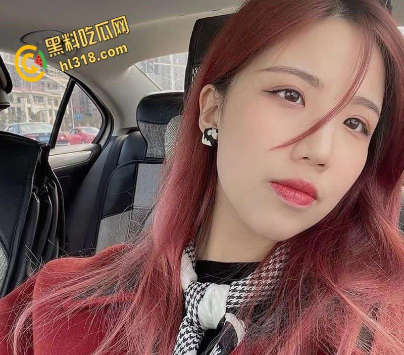 浙江传媒学院高颜女大【王霞】,被富二代男友楼道户外野战,跪地口交极致榨精,口活堪比技师 !-1