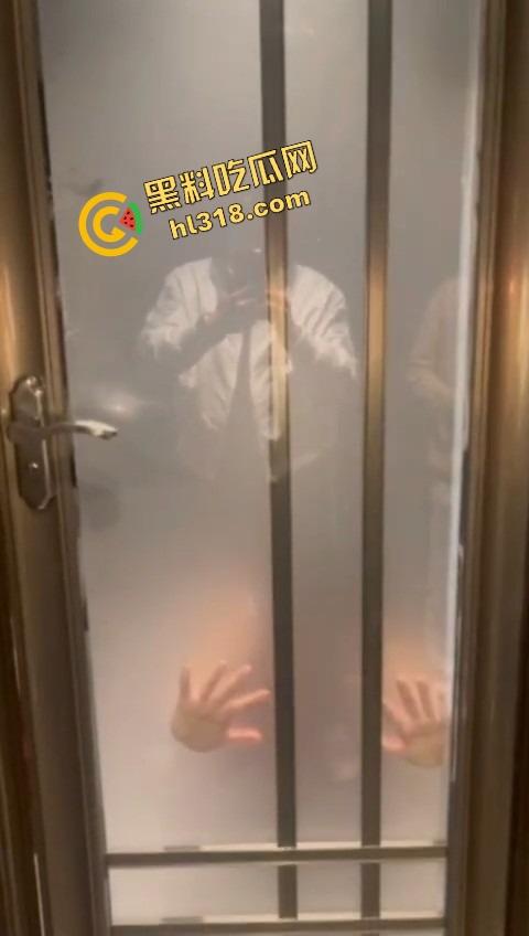 单身狗夜店必修课,喝醉勾搭人妻偷吃人妻鲍鱼,淫男乱女嗨翻全场,极致放荡夜生活曝光!-8