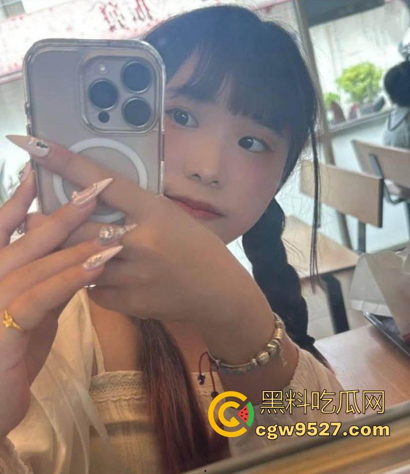 台湾大学大奶学生妹怕【蒋柊】性爱视频曝光,G杯巨乳晃动,口交深喉后入狂干,私下却反差拉满!-1