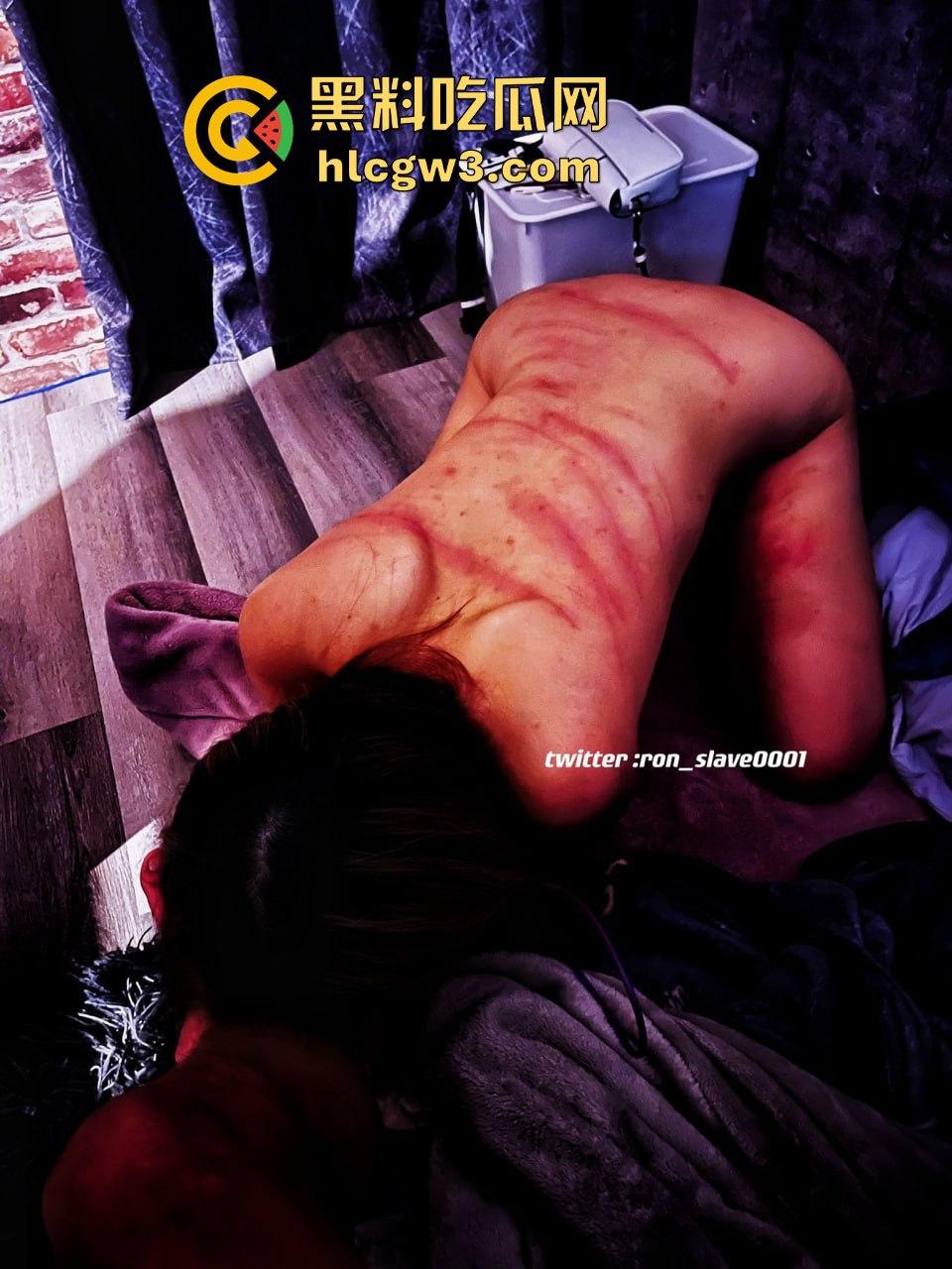 主人的雌犬【芳雪儿】反差萝莉被爆出,狗笼圈养、小狗蹲喝尿、户外捆绑鞭打,骚到极致的反差玩法!-11