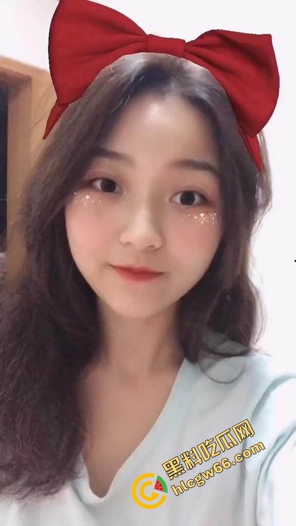 山西太原人妻【范乔乔】约炮操上瘾，白天当主管，晚上被舔到喷水尖叫，偷情后回家让老公再插骚逼！-3