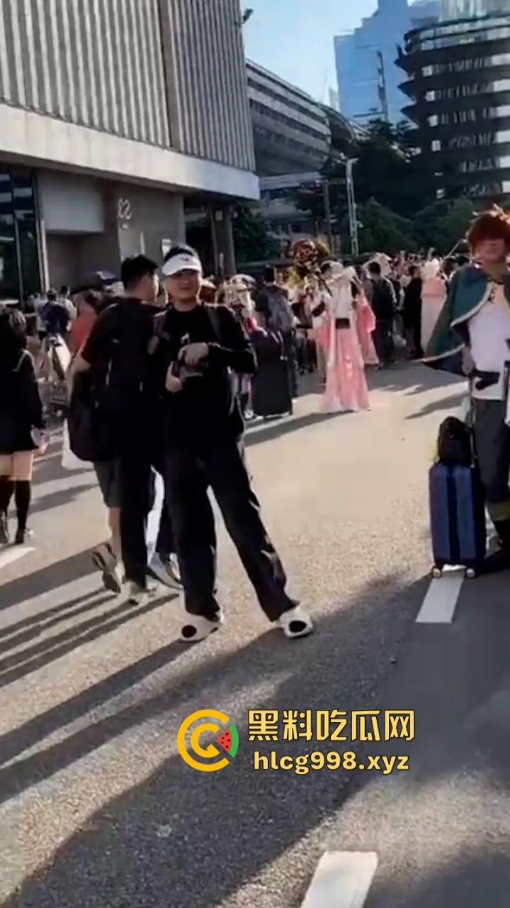 情趣内衣网红【杏子夫人】漫展大秀S型身材 被扒出高级鸡身份?-2