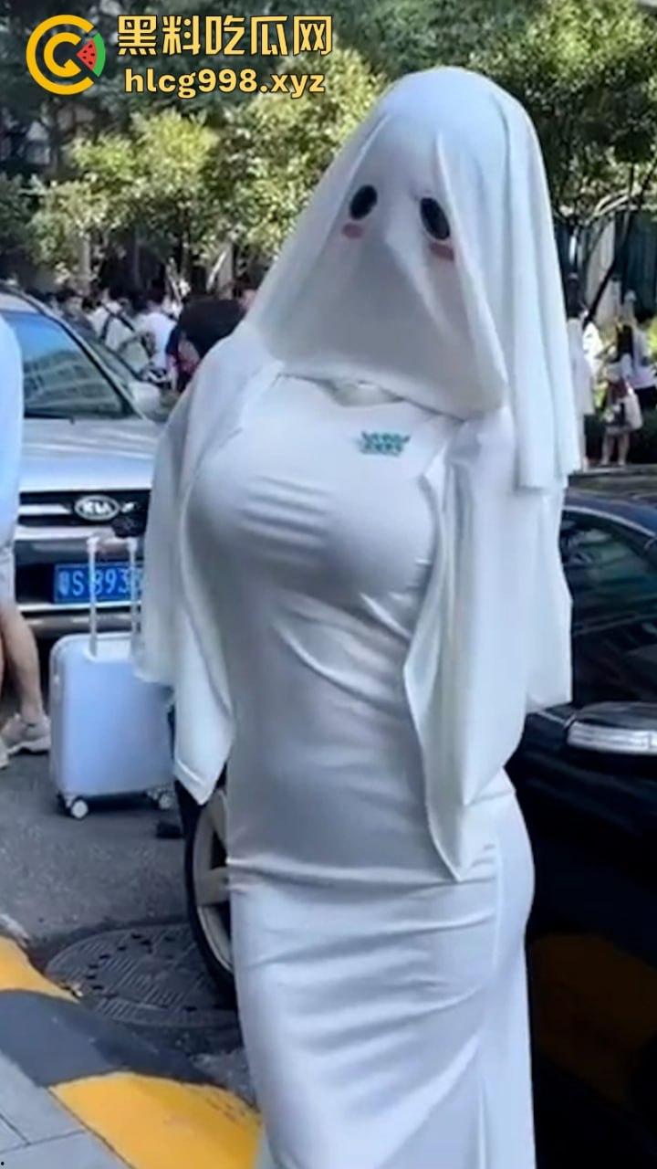 情趣内衣网红【杏子夫人】漫展大秀S型身材 被扒出高级鸡身份?-5