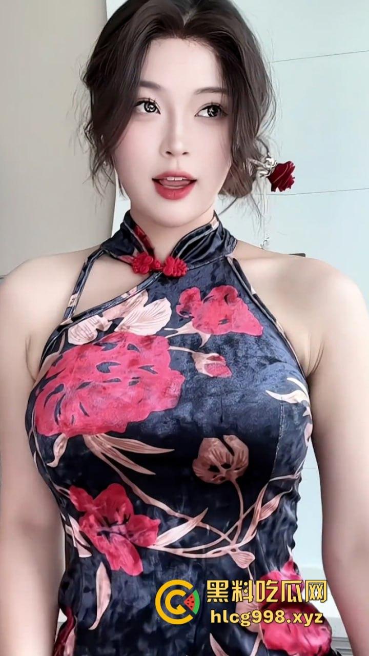 情趣内衣网红【杏子夫人】漫展大秀S型身材 被扒出高级鸡身份?-8