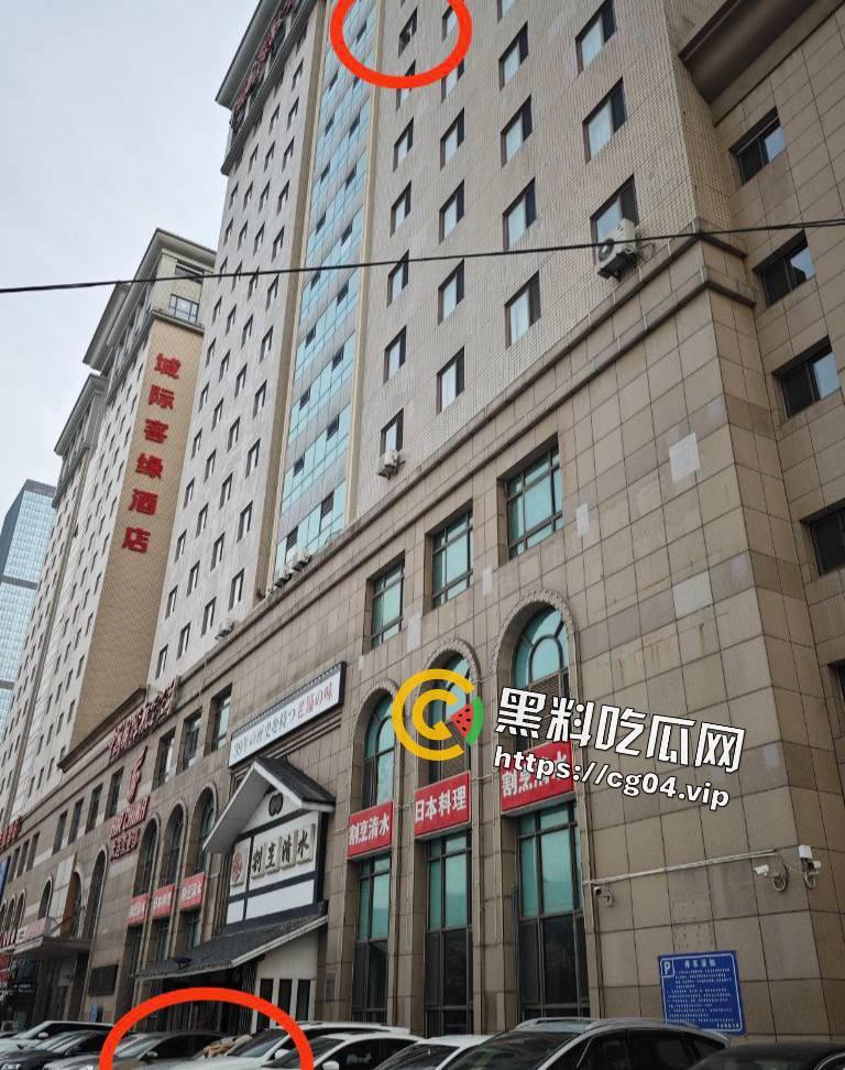 最新现场收尸画面!12月13日大连星海广场跳楼女收尸画面 全裸跳楼 具体原因暂未公布-3