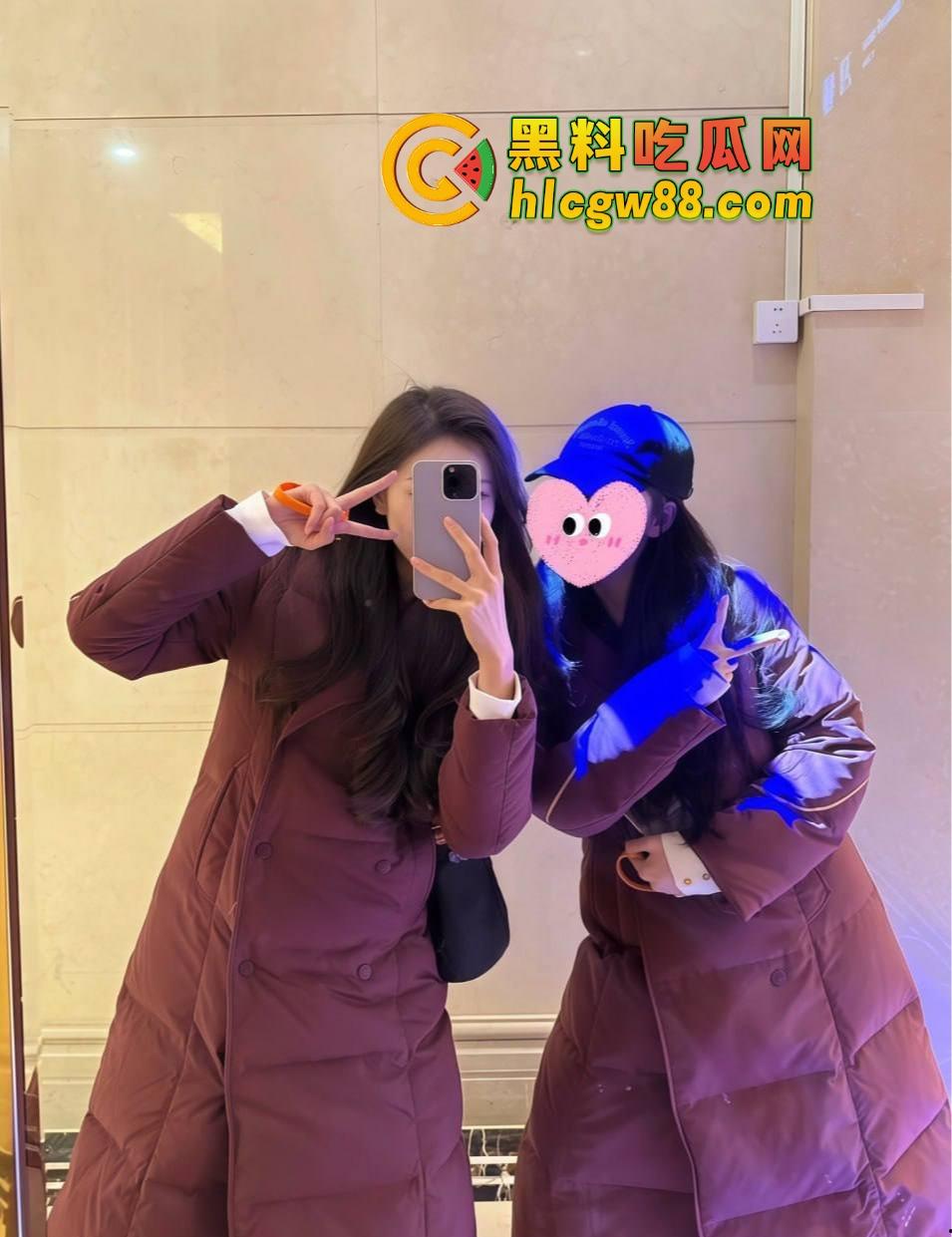 南航空姐『李梅』被大佬调教成空中性奴,飞行前真空服务顾客,航程中厕所抠逼自慰,下机还要穿制服接着干!-10