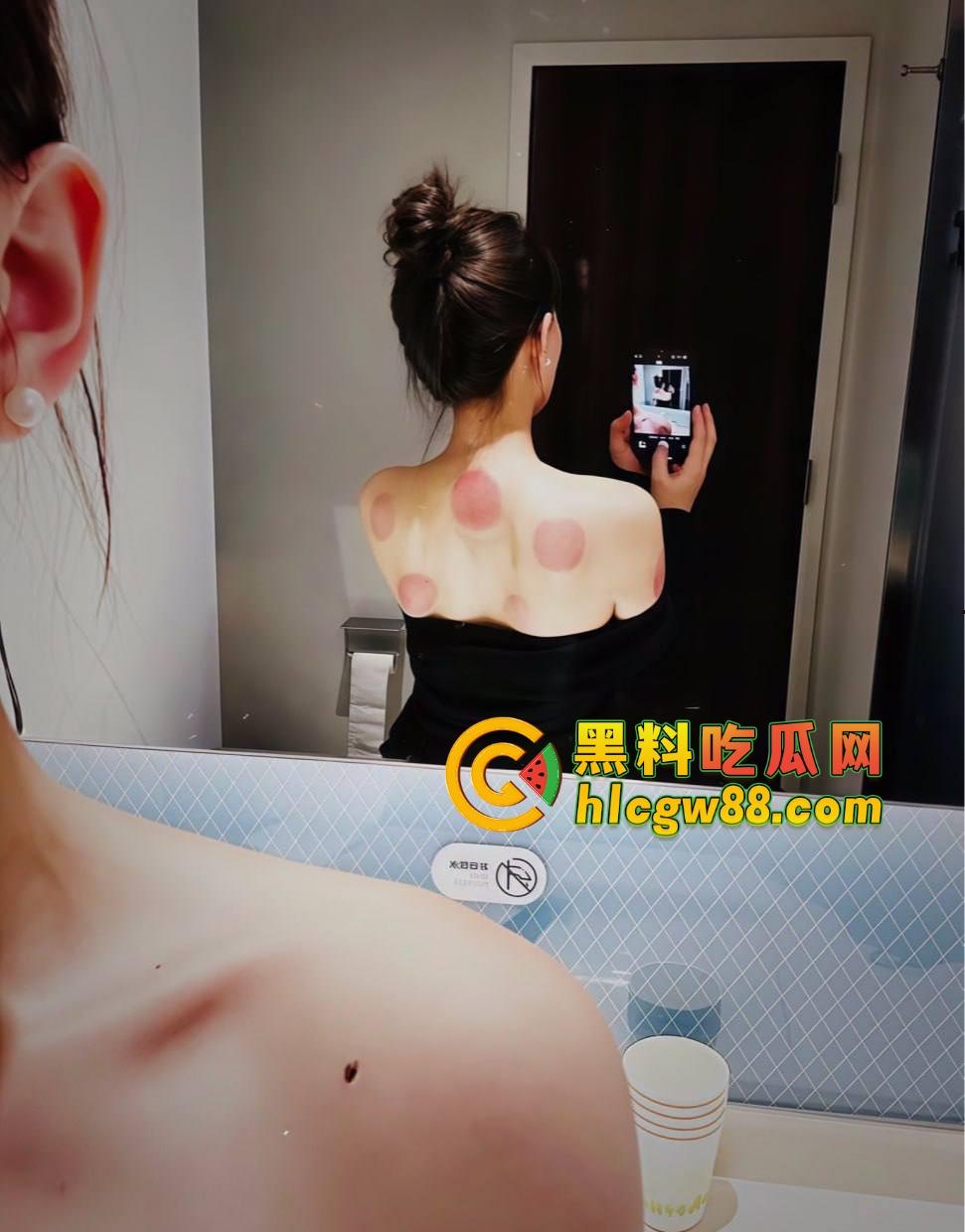 南航空姐『李梅』被大佬调教成空中性奴,飞行前真空服务顾客,航程中厕所抠逼自慰,下机还要穿制服接着干!-14