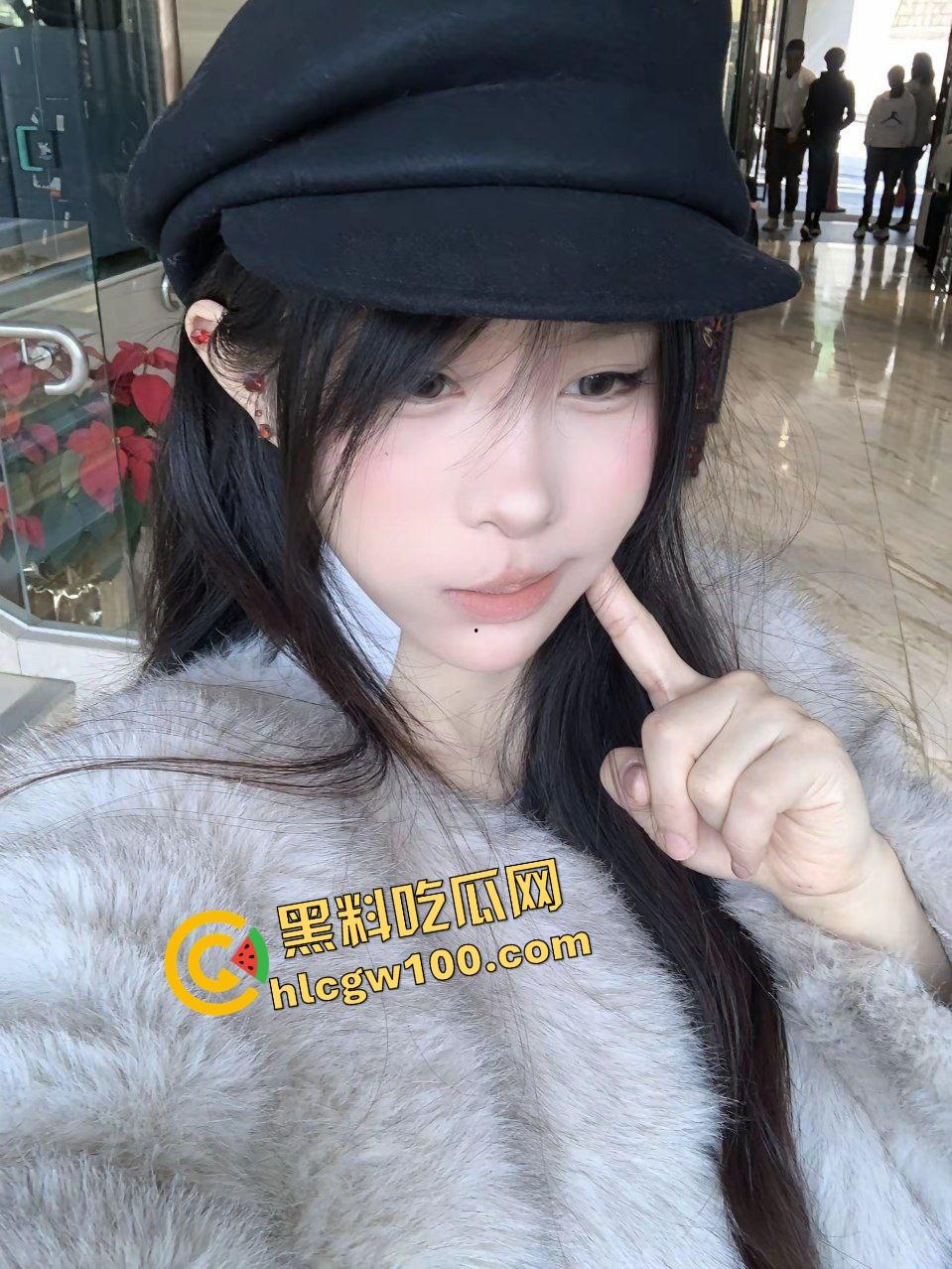 台湾澎湖县反差人妻骚货母狗『彭乐』wx诱惑聊骚 酒店白丝足交摩擦男友鸡鸡致白浆直射!原创独家流出!-3