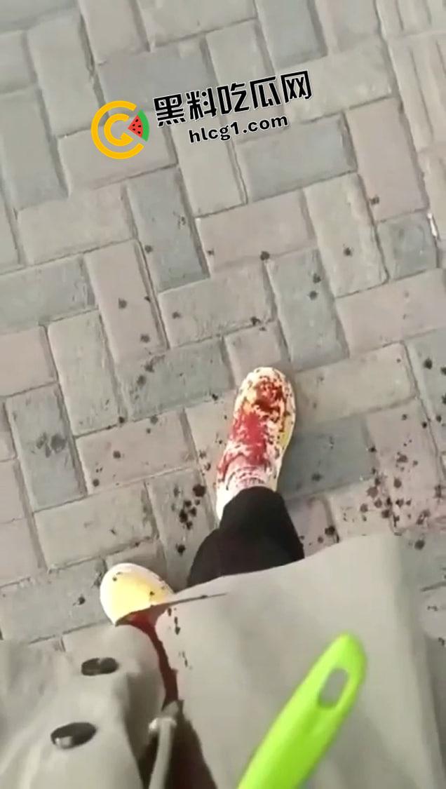血腥!女子医院前自杀 拍视频记录最后一刻 鲜血直流无人救援 这是多绝望才出此下策-1
