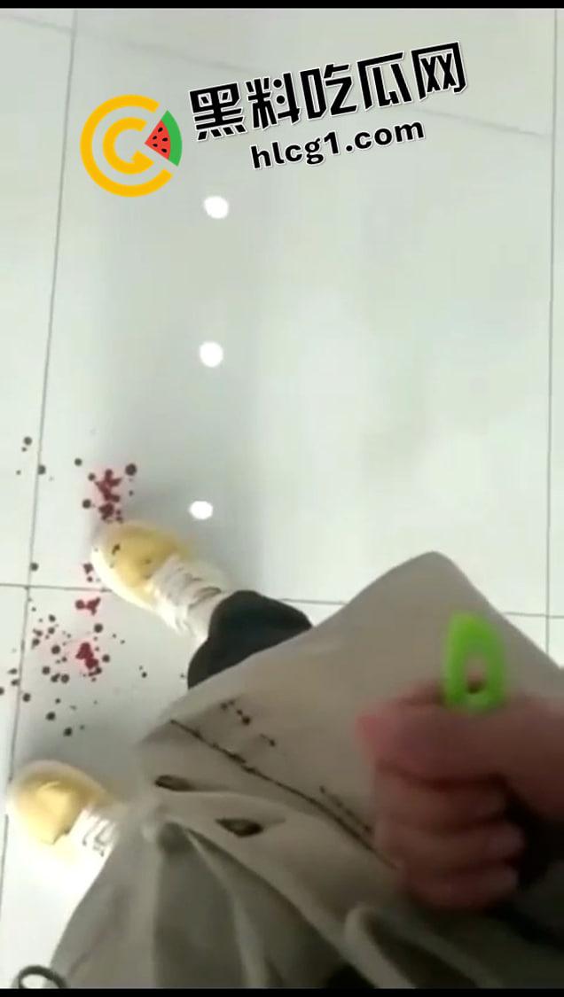 血腥!女子医院前自杀 拍视频记录最后一刻 鲜血直流无人救援 这是多绝望才出此下策-4