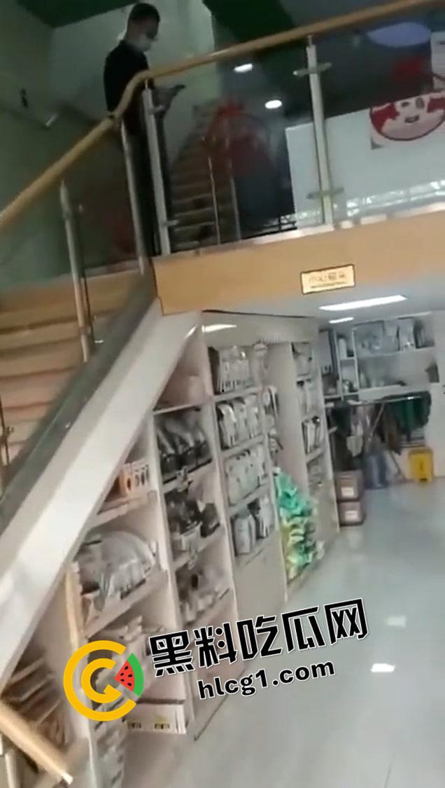 血腥!女子医院前自杀 拍视频记录最后一刻 鲜血直流无人救援 这是多绝望才出此下策-5