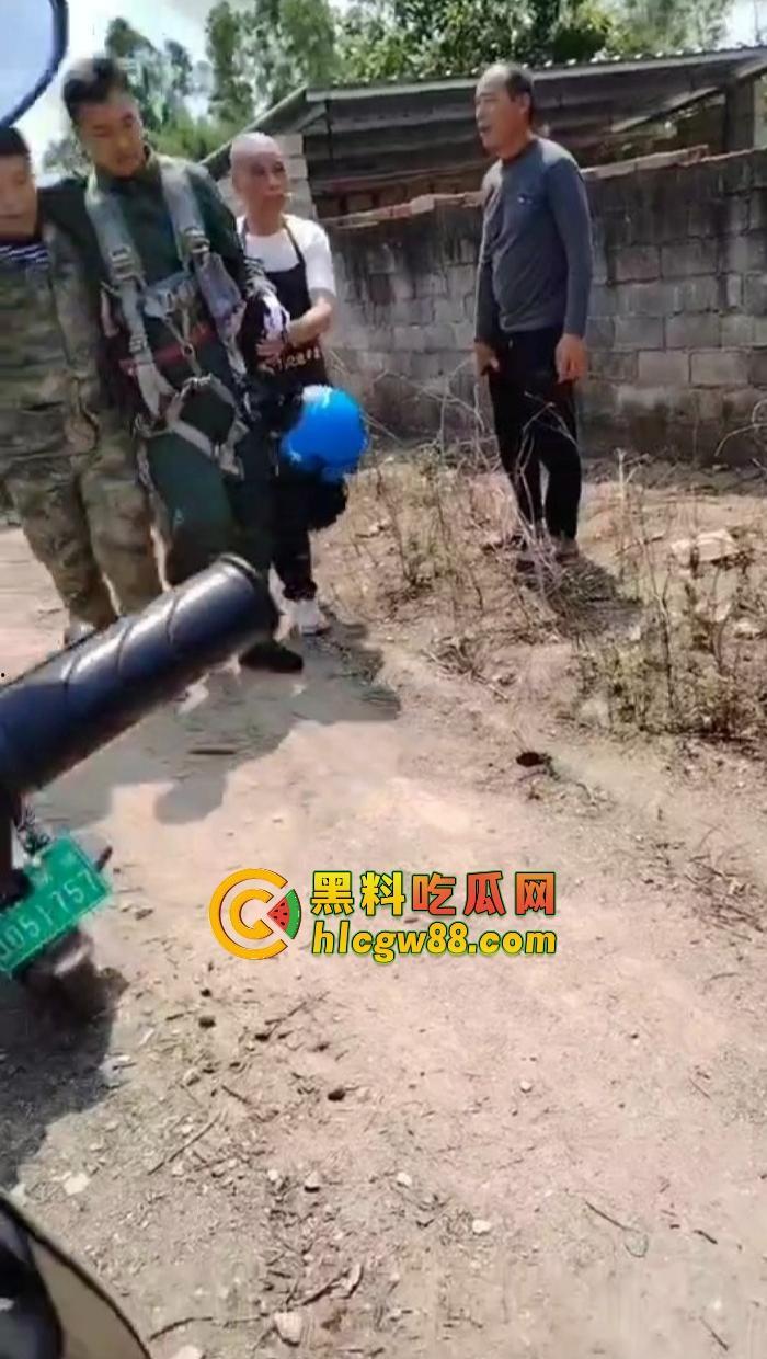 某战区海军战机海南训练失事，飞行员成功跳伞，战机坠毁临高县，所幸未造成地面损失！-3