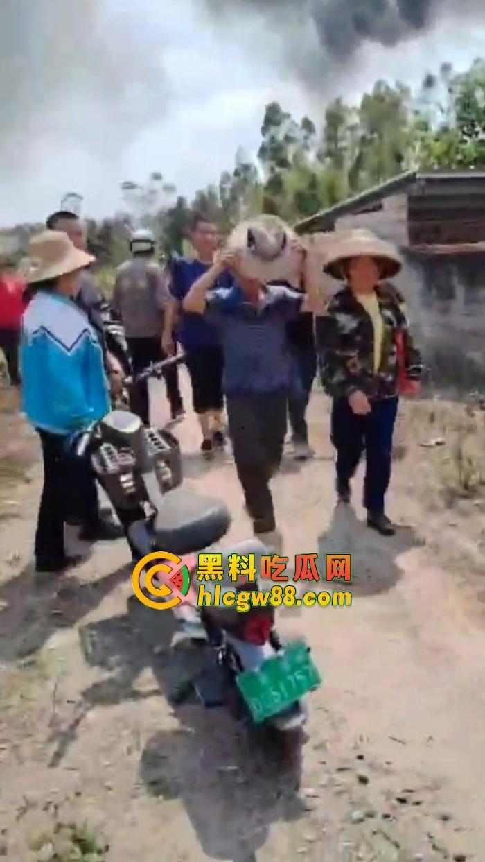 某战区海军战机海南训练失事，飞行员成功跳伞，战机坠毁临高县，所幸未造成地面损失！-4