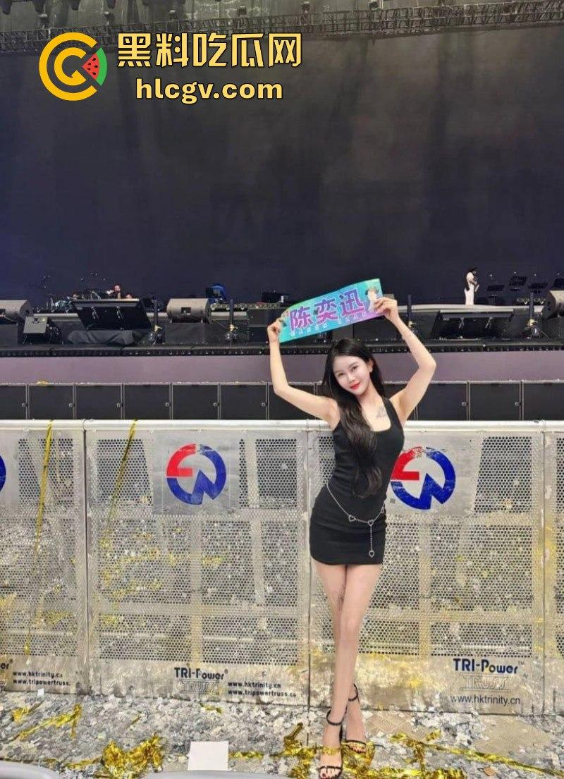 陈奕迅陪妹子去看陈奕迅演唱会 妹子陪我全垒打!这样的嫩妹真好骗一张票就搞定!-2