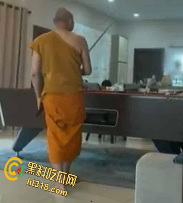 泰国版红姐【Golf】,专约高僧震撼整个泰国,女子与泰国高僧拍摄8万部照片,5600部视频勒索千万泰铢!-5