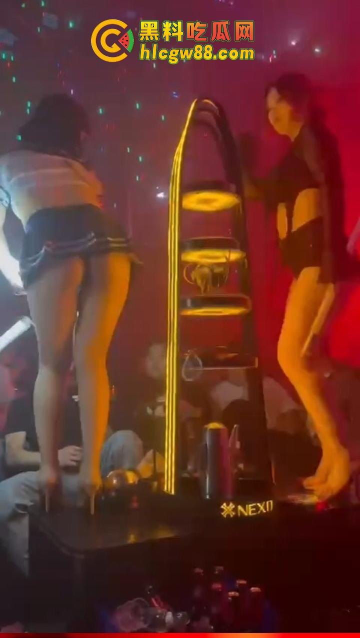 再见了朋友，今晚我就要起航！夜店丰乳肥臀小骚逼，直接摸逼闻味，确认确认无异味即刻战斗状态！-2