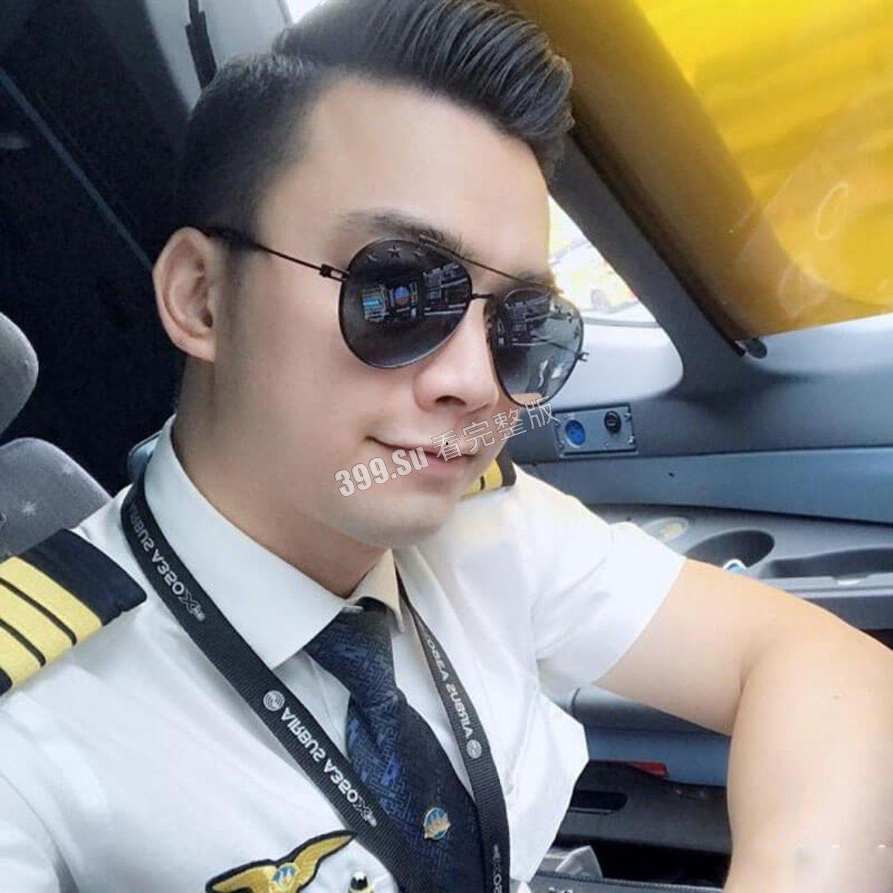 越南航空 副机长 #HaDuy 和前模特白虎女友 #AuHaMy 性爱影片泄漏-7