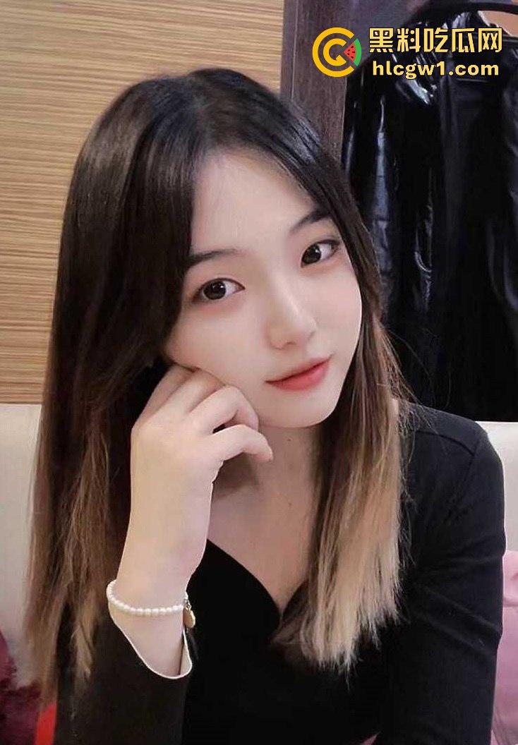 邮电大学清纯外表下的小母狗！『谢艺菲』不雅视频曝光，恋父情结浓到溢出屏幕，主动撅屁股等大叔宠幸！-2