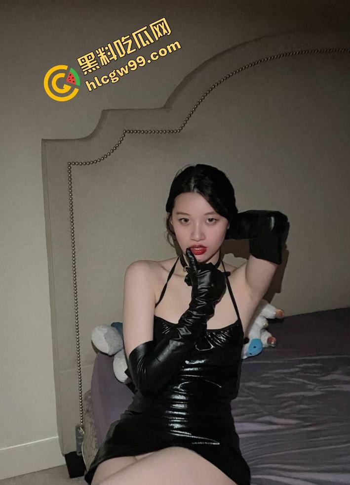 江苏南通反差骚母狗【苏畅】天生肉便器精盆欲求不满,深喉口爆情趣内衣各种后入爆操!-4