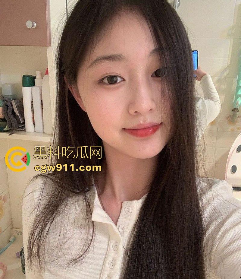 这个小编真的极力推荐！重庆175大长腿小美【谢晓婷】黑丝美腿极品身材，露脸口交一脸淫靡，粉嫩骚穴淫水四溅！-4