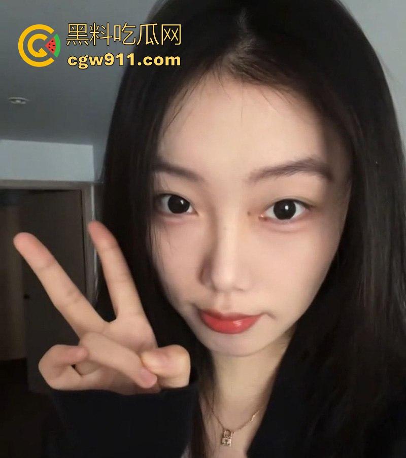 这个小编真的极力推荐！重庆175大长腿小美【谢晓婷】黑丝美腿极品身材，露脸口交一脸淫靡，粉嫩骚穴淫水四溅！-6